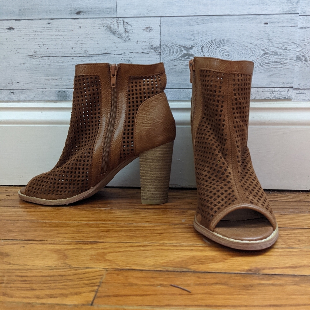 Peep toe Booties
